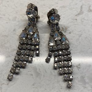 Vintage Weiss clip on rhinestone earrings.